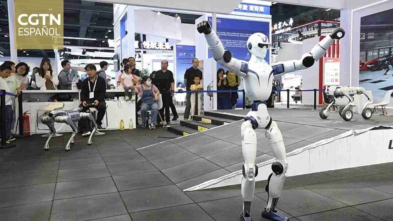 Periodistas extranjeros visitan empresas tecnológicas en Beijing