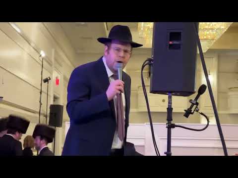 Sruly Hollander Singing at a Wedding in Lakewood