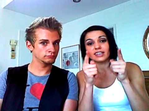 Milla und David albern rum (CHERONA)