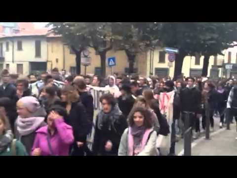 Dentro il corteo di Saronno