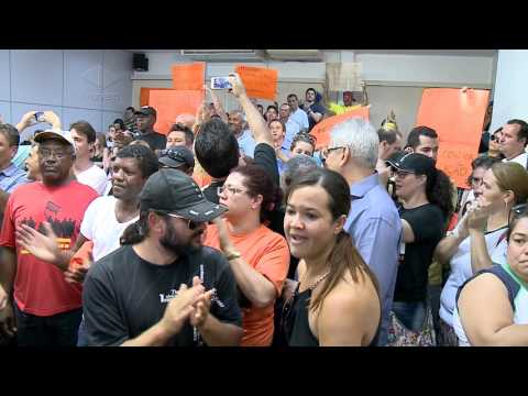 Servidores em greve vão à sessão da Câmara pedir apoio do legislativo