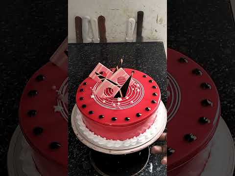 Strawberry 🍓 cake 🎂 new design 🤤