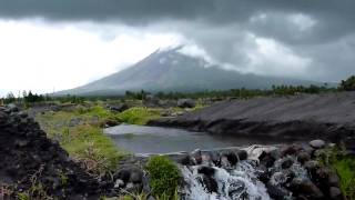 preview picture of video 'Mayon Volcano January 01, 2010 2:44PM'