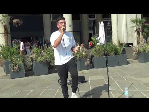 MILANO PIAZZA DEL DUOMO, SABATO 04 SETTEMBRE 2021 - IL CANTANTE ANDREA FACCENDA -