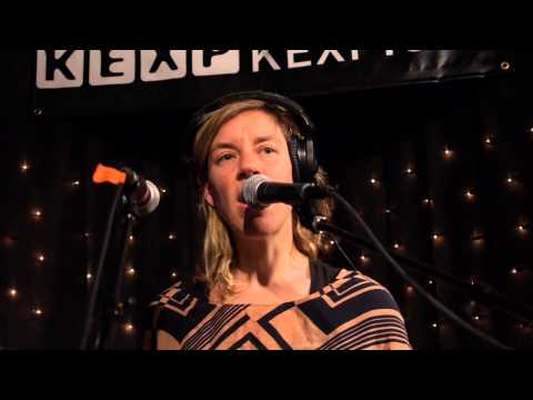 tUnE-yArDs - Sink-O (Live on KEXP)