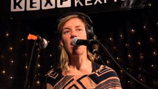tUnE-yArDs - Sink-O (Live on KEXP)