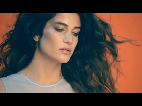 download lagu mp3 mp4 Berrak Tznata, download lagu Berrak Tznata gratis, unduh video klip Berrak Tznata
