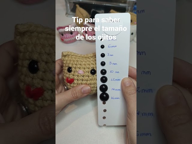Vídeo relacionado con TOAOB - Juego de 50 ojos de cristal azul de 3 mm, tamaño pequeño, ojo de ganchillo para manualidades, agujas de fieltro, muñecas, señuelos de costura, animales de peluche