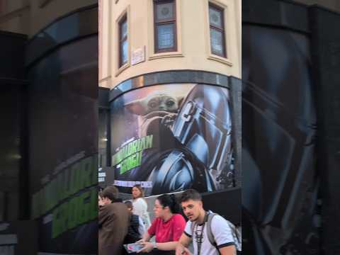 La entrada a los cines Callao STAR WARS THE MANDALORIAN Y GROGU