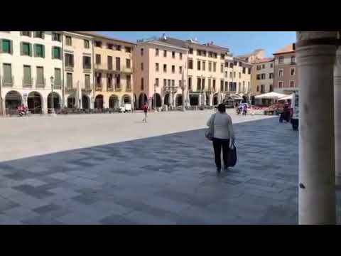 Padova piazza delle erbe, continua la protesta solitaria.