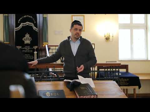 Dovi Safier and Yehuda Geberer speaking at Chachmei Lublin