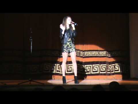 Catalina Godica (Kate), Leonard Croitoru and Toderascu Petrus performing Bruno Mars-medley