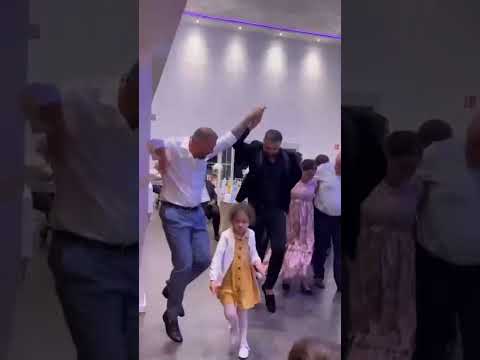 Bende bazen böyle duramiyorum…..dersimliyizhaa#halay #govend #eglence#merdanbiter #