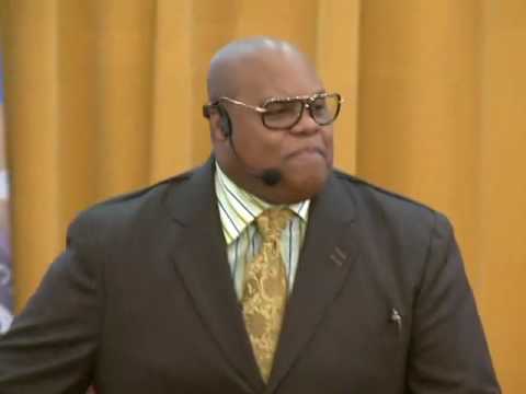 Bishop Simon Gordon - Joins Anointed Praise Chorale (I'll Say Yes) & Leads Church In Praise v161016