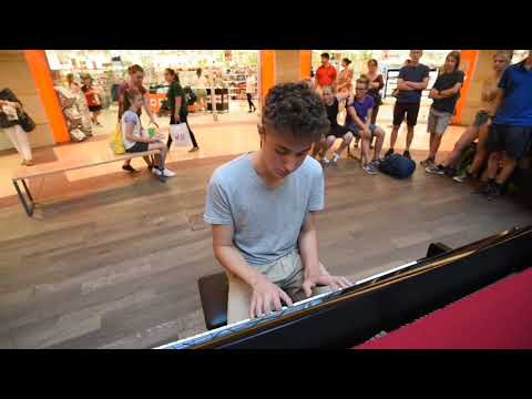 SPIEL MICH! PF (Jakob Bänsch spielte in der Schlössle-Galerie)