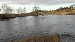 preview picture of video 'Spey Practice with Orvis Access 907 TF & 15g i line'
