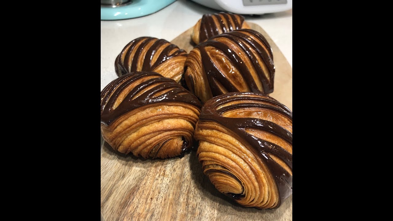 7-ingredient Chocolate Croissant - CRUNCHY DEFINED LAYERS.