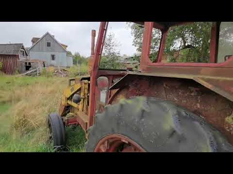 DEN GAMLA BORTGLÖMDA TRAKTORN på ängarna i RONNEBY - 2022-09-14 - Övergivna platser i Blekinge