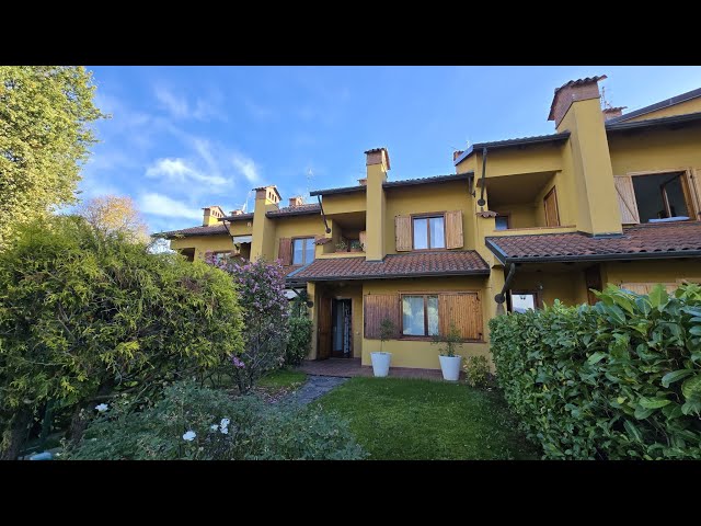 Biella - villa a schiera con giardino. € 290.000