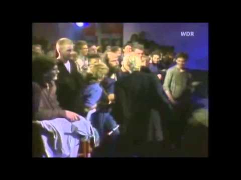 Videoclip de We Walk (Live/Remastered) — R.E.M.
