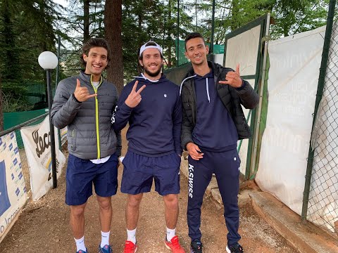 Gli atleti del Circolo con il grande tennis "I love Abruzzo"