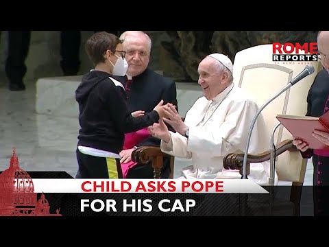 Child spontaneously climbs on stage to ask Pope Francis for his cap