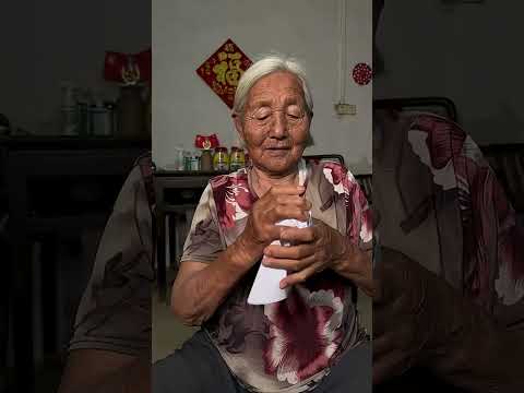 Grandma turns tomato into delicious dish. #RuralLife #Grandma