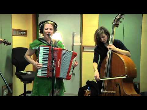 Lady Angelina - 'Tango n°3' (Live in Radio 2 Studio)