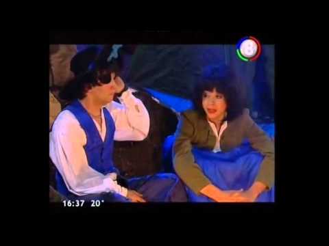 Maria Elena cantando Es la vida que me alcanza