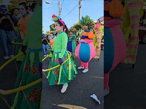 Colorido desfile del correo en Sonsonate Centro #fiestas #desfiles #viralvideo #elsalvador #familia