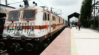 preview picture of video '02318 Jammutawi-sealdah humsafar express inaugural run arriving and interior info & facilities'