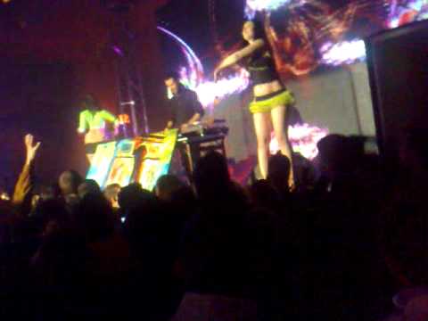 DJ Yves Larock playing my MJ's song!