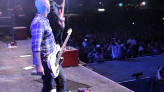 Simple Plan-Can&#39;t Keep My Hands Off You (Live)