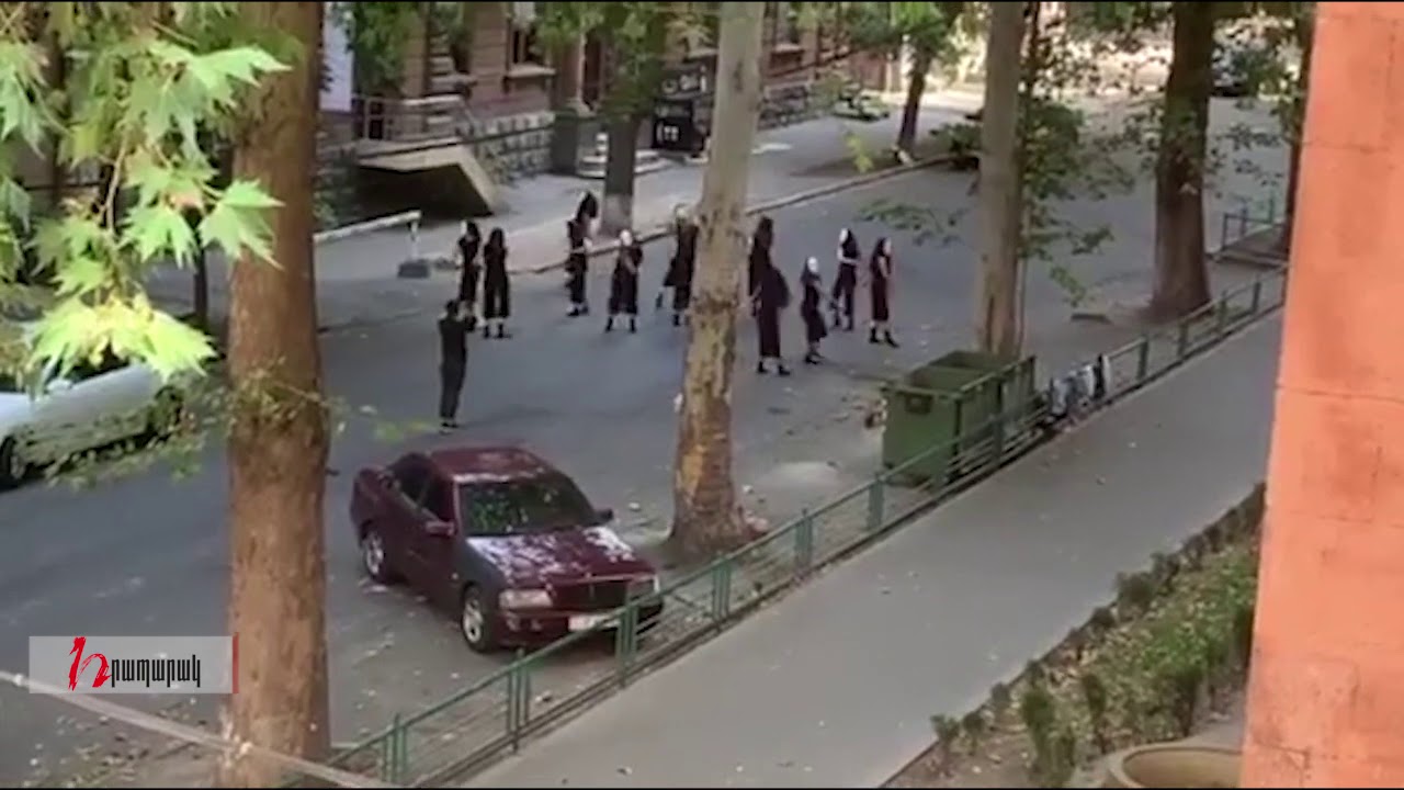 Դիմակներով ֆլեշմոբ Երևանում