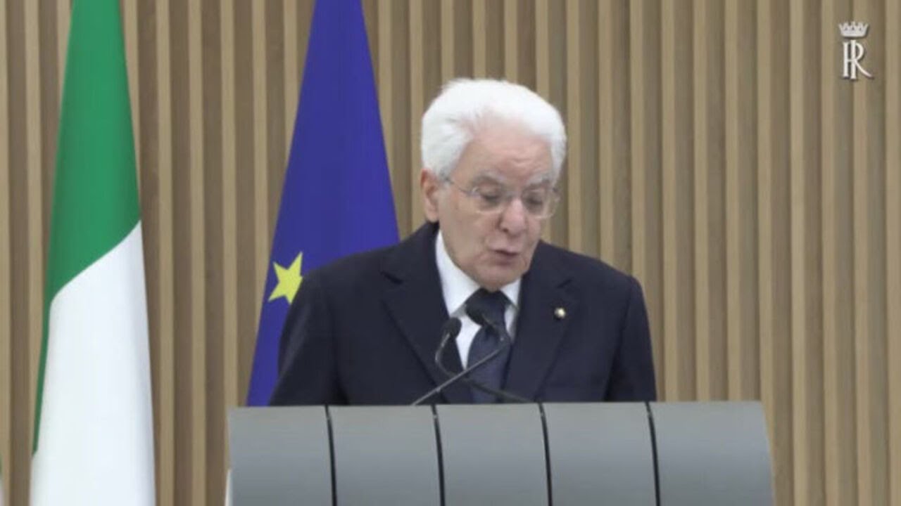 Mattarella: "C'e' una disordinata e ingiustificata aggressione alla Ue"
