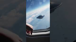 Download lagu Passenger captures footage of a UFO that was following there airplane! Look closely mp3
