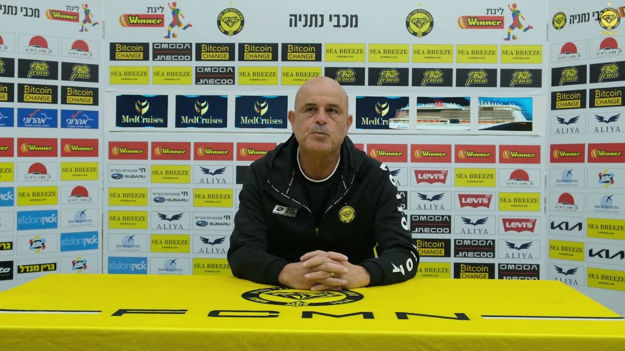 המאמן יוסי אבוקסיס לפני המשחק מול הפועל פתח תקווה