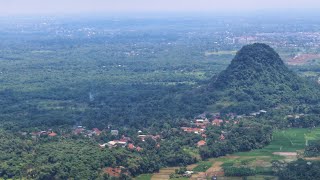 Download lagu Selain Ular dan 9 Makam Keramat, Gunung Nyungcung Banyak Dihuni Mahluk Halus mp3