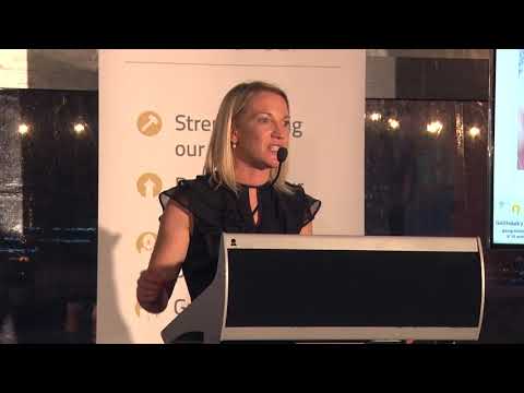 download lagu mp3 mp4 Kelly Carter Aussie Gold Hunters, download lagu Kelly Carter Aussie Gold Hunters gratis, unduh video klip Kelly Carter Aussie Gold Hunters