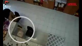 Schiaffi, pugni e calci: il video delle violenze in un centro disabili di Ragusa. Due arresti