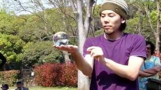 Malabarista callejero en Tokio
