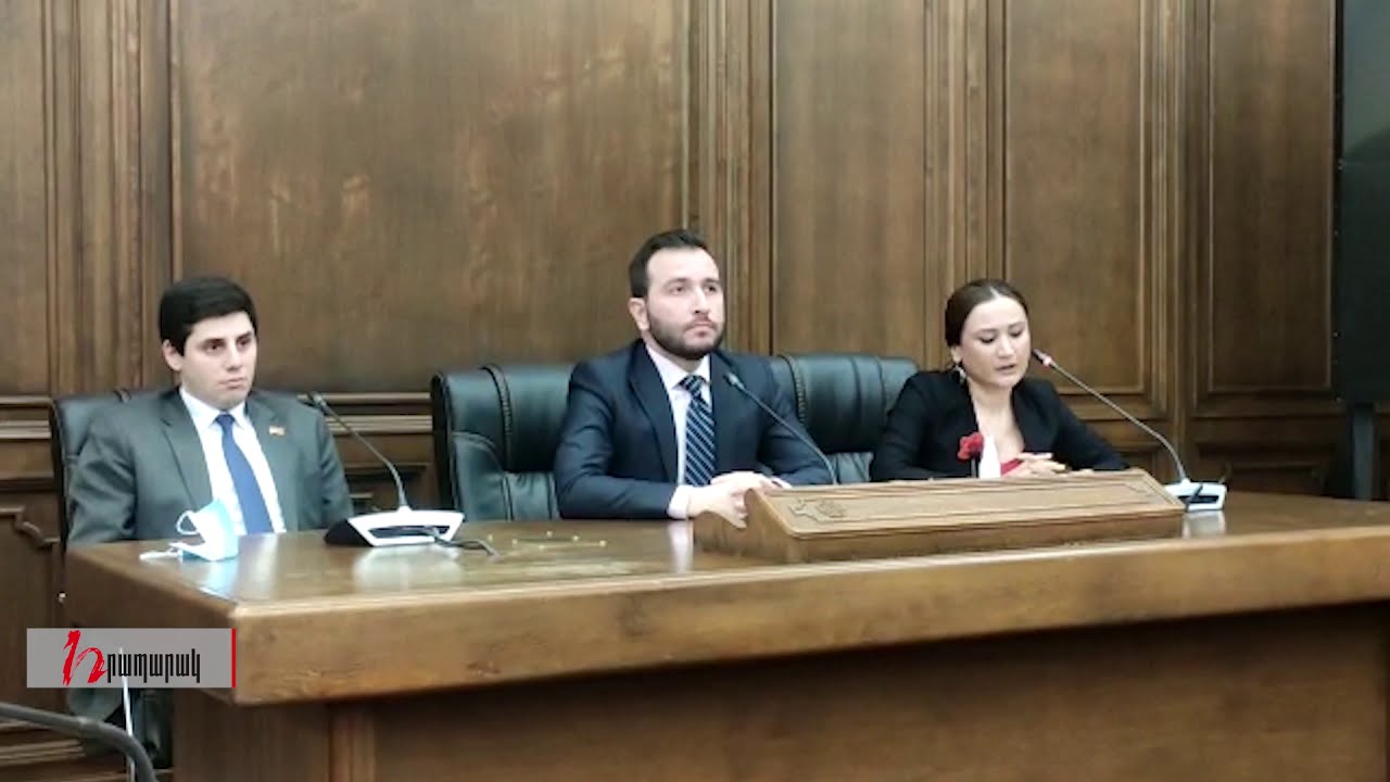 Իմքայլականները դեմ են պատգամավորի տան դիմաց ծաղկեպսակ դնելուն