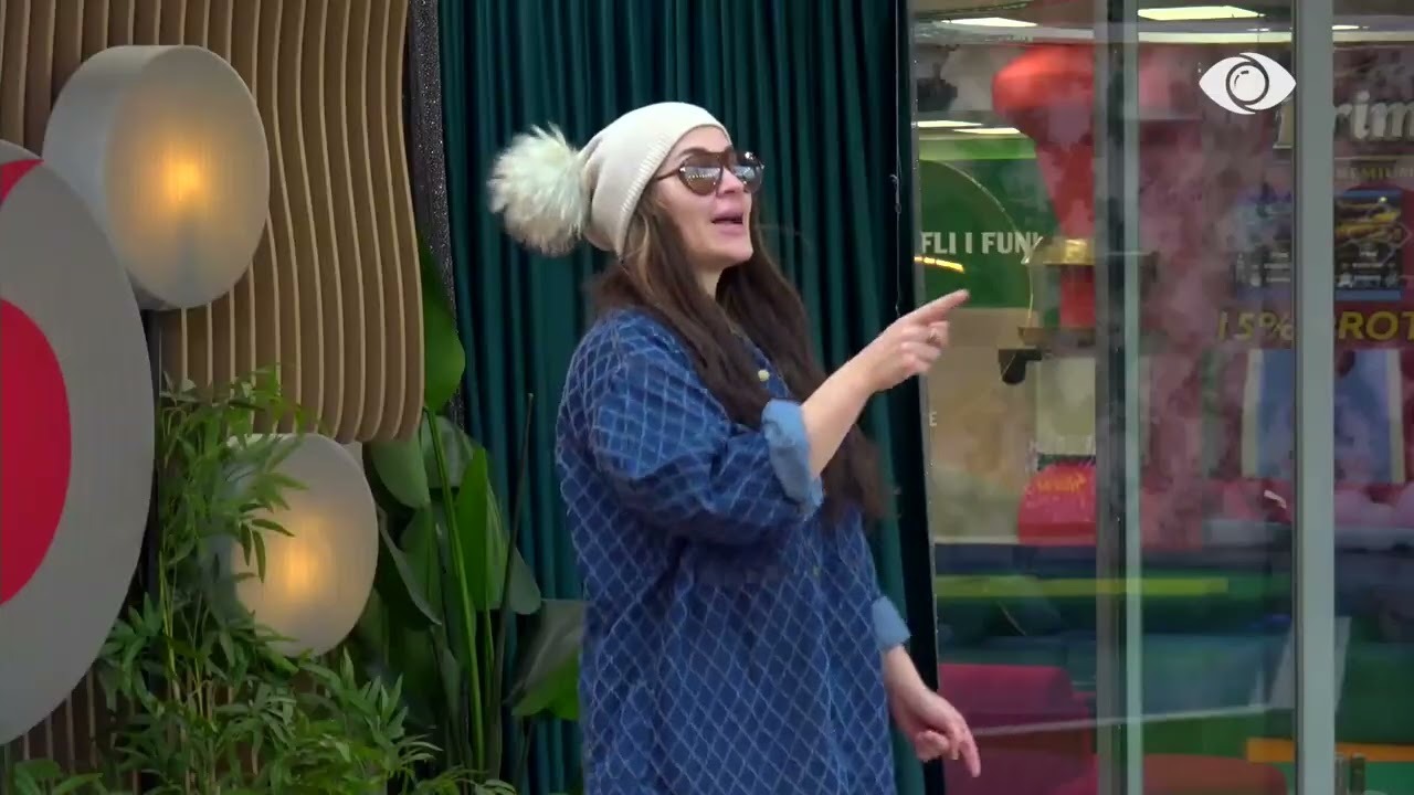 Vijojnë momentet e gëzueshme në shtëpi, banorët këndojnë së bashku