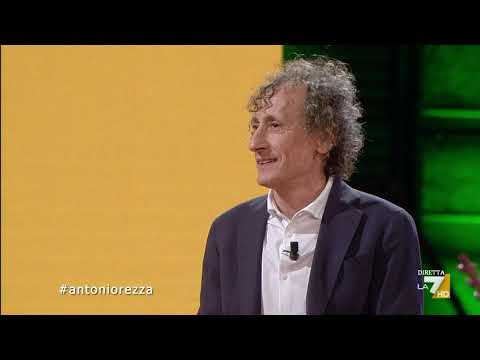L'attore Antonio Rezza: "Questo è un virus intellettuale, va a teatro, al museo, al cinema..."