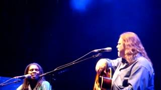 Warren Haynes &amp; Ruthie Foster - Grinnin&#39; In Your Face