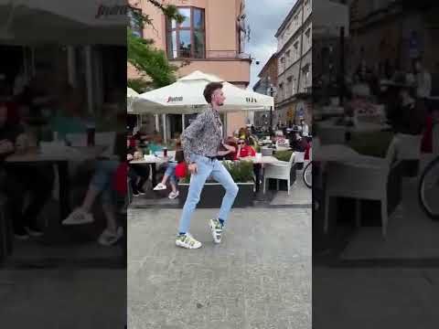 Best Moonwalk Ever ! 🌙