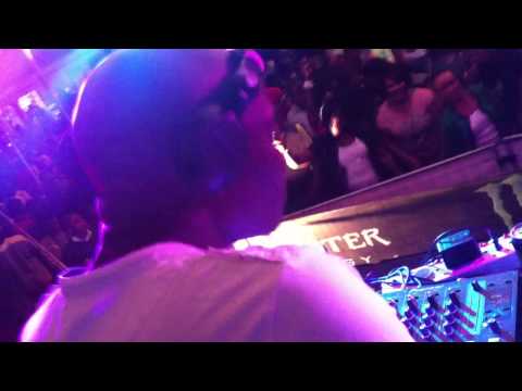 DJ FRESCA, THE CROWD, DAVENUE, SUMUSIC!