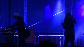 The Hundred in the Hands - Tom Tom - Live @ Dockville Festival, Hamburg - 08/2012