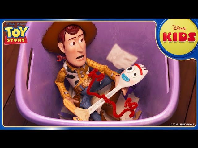 Vídeo relacionado con Disney and Pixar Toy Story 4 Forky Timid Face Costume Camiseta
