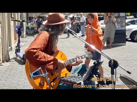 Busking in Hobart Tasmania - ‘Coming Home’  (12 bar looper blues)